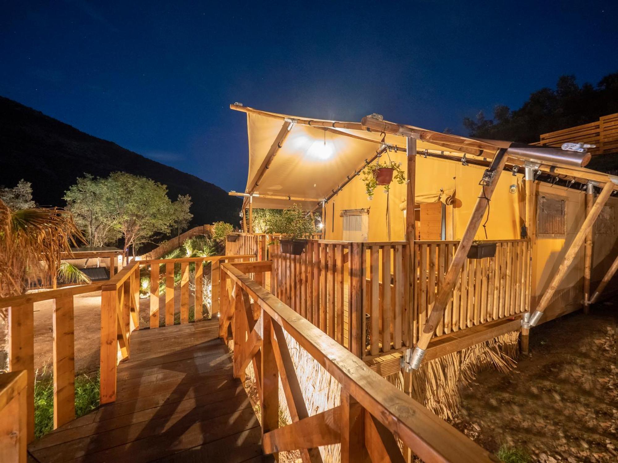 Sea Glamping Hotell Kotor Eksteriør bilde