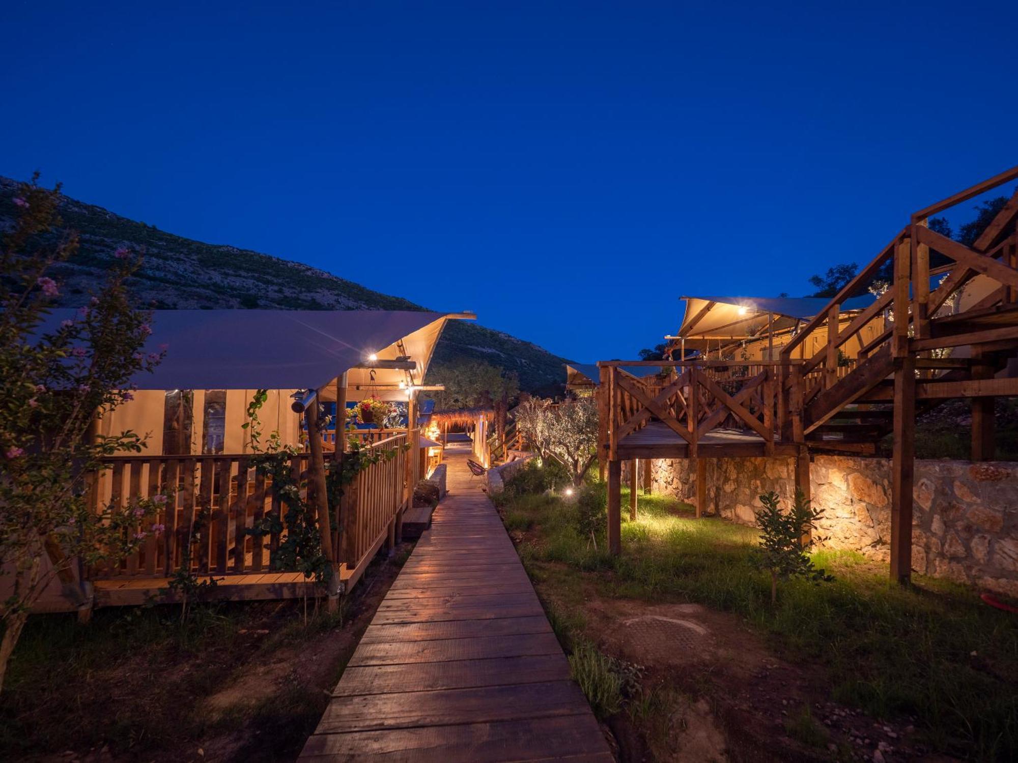 Sea Glamping Hotell Kotor Eksteriør bilde