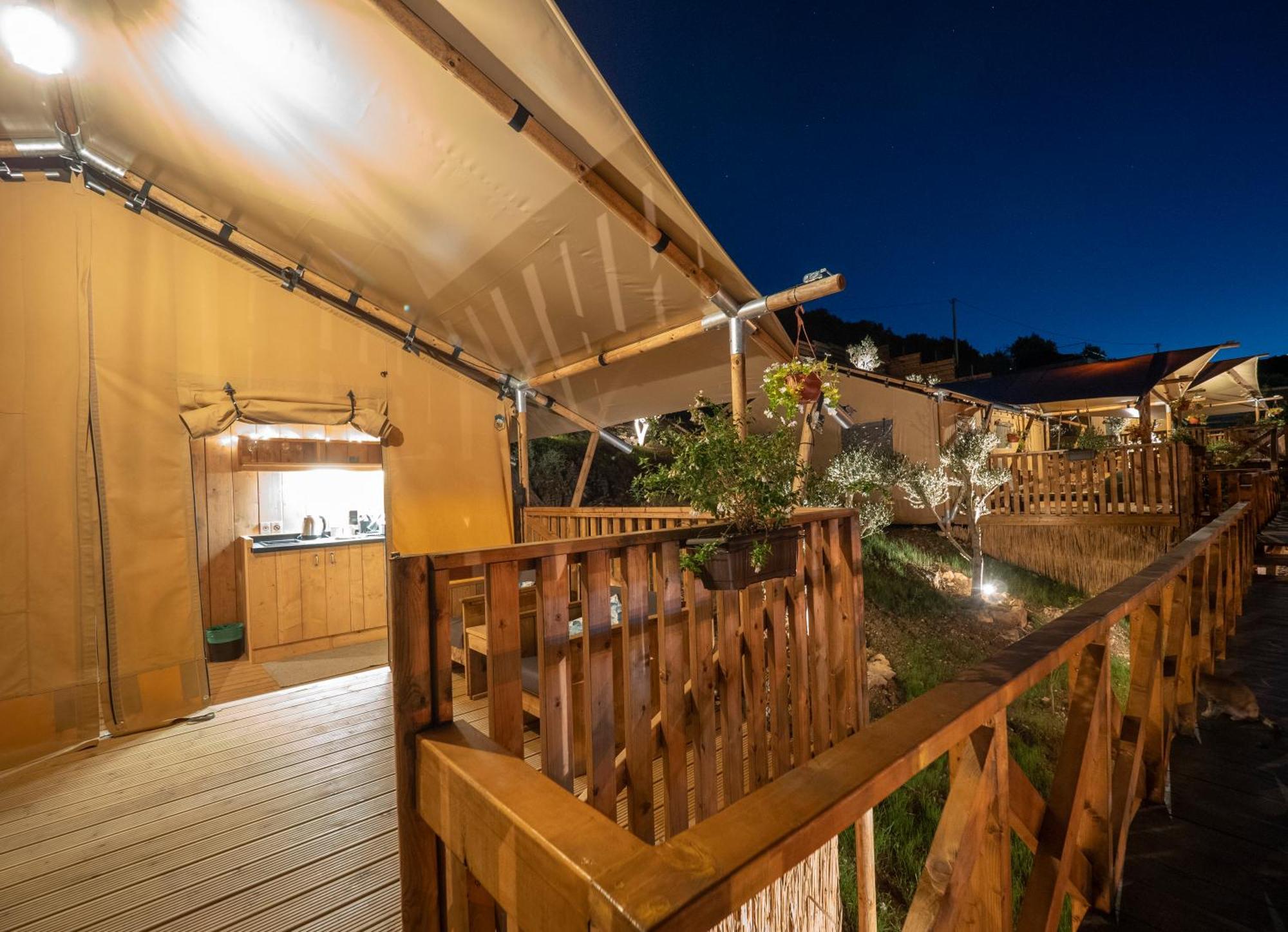 Sea Glamping Hotell Kotor Eksteriør bilde